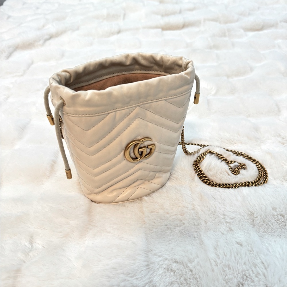 Gucci Mini Marmont matelasse Bucket Bag